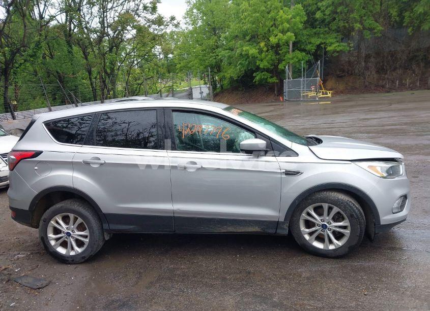 Photo 13 of 2017 Ford Escape SE (VIN 1FMCU9GD1HUD91691)