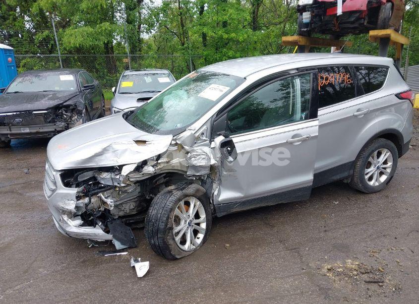 Photo 2 of 2017 Ford Escape SE (VIN 1FMCU9GD1HUD91691)