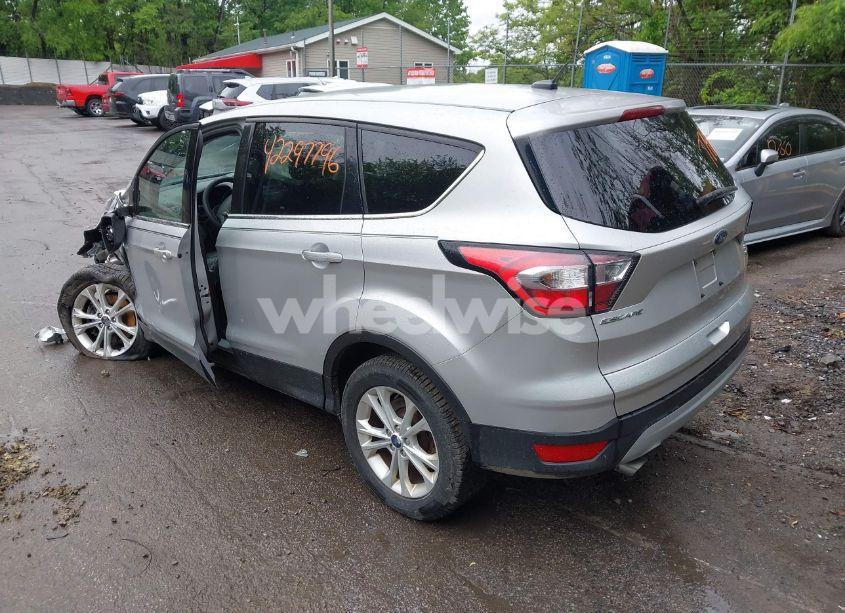 Photo 3 of 2017 Ford Escape SE (VIN 1FMCU9GD1HUD91691)