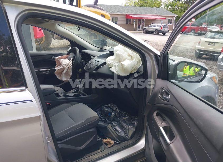 Photo 5 of 2017 Ford Escape SE (VIN 1FMCU9GD1HUD91691)