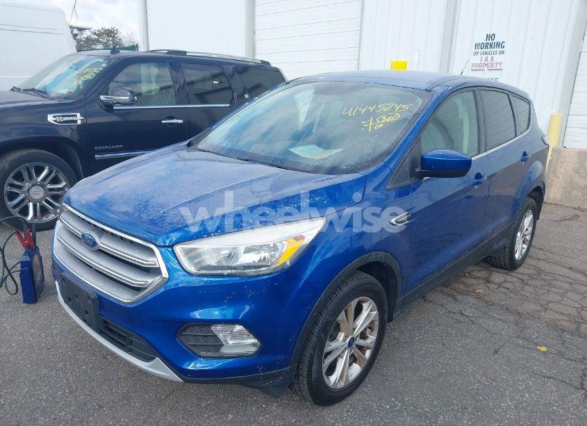 Photo 2 of 2017 Ford Escape SE (VIN 1FMCU9GD1HUE83237)