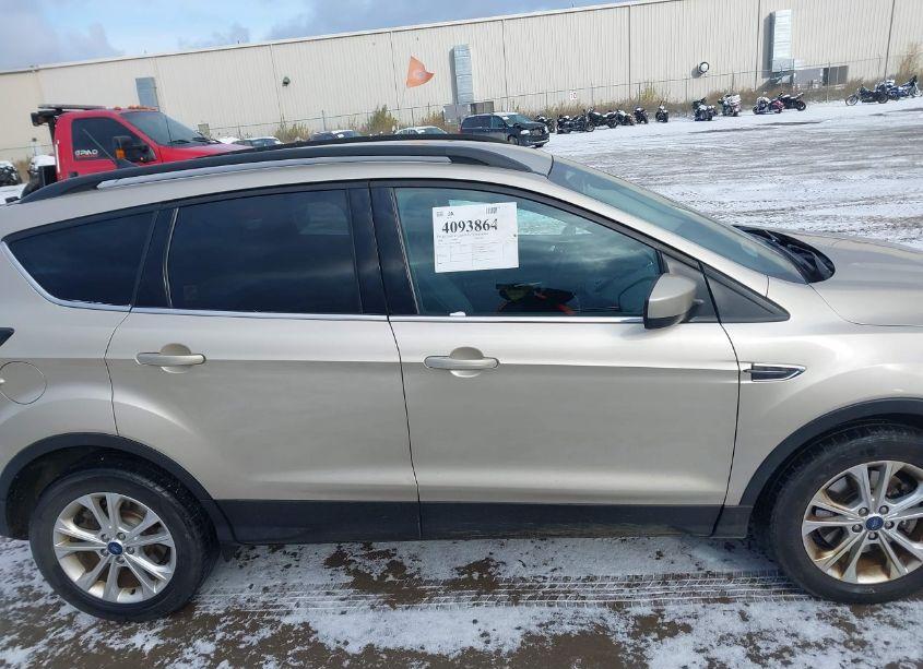Photo 13 of 2018 Ford Escape SE (VIN 1FMCU9GD1JUA08967)