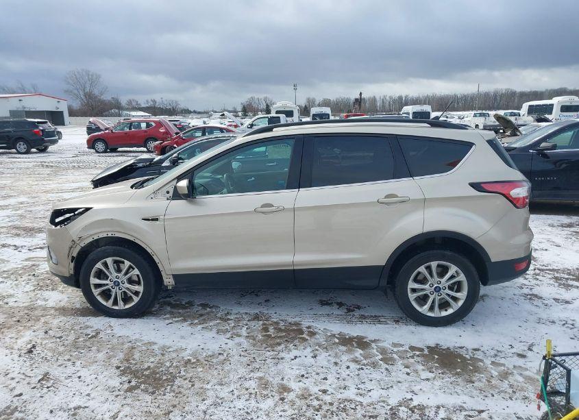 Photo 14 of 2018 Ford Escape SE (VIN 1FMCU9GD1JUA08967)
