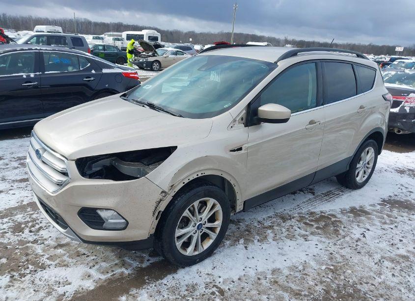 Photo 2 of 2018 Ford Escape SE (VIN 1FMCU9GD1JUA08967)