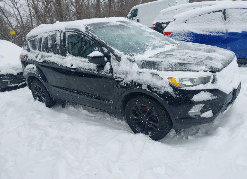 2018 Ford Escape SE (VIN 1FMCU9GD1JUA12551) main photo