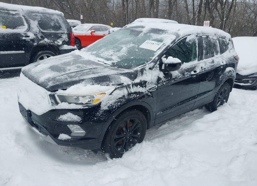 Photo 2 of 2018 Ford Escape SE (VIN 1FMCU9GD1JUA12551)