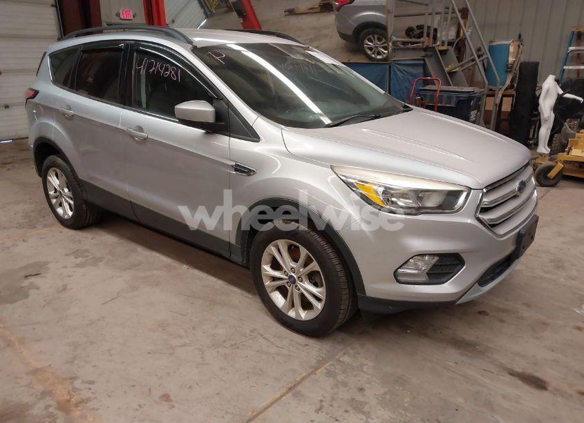 2018 Ford Escape SE (VIN 1FMCU9GD1JUA45968) main photo