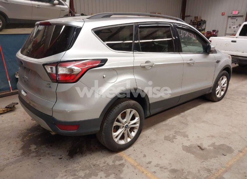 Photo 13 of 2018 Ford Escape SE (VIN 1FMCU9GD1JUA45968)