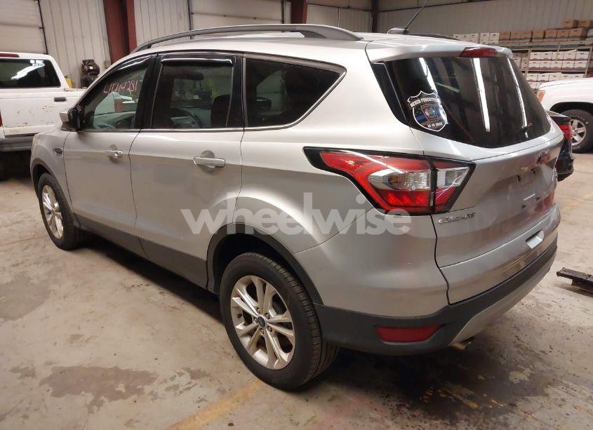 Photo 3 of 2018 Ford Escape SE (VIN 1FMCU9GD1JUA45968)