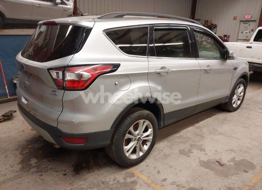 Photo 4 of 2018 Ford Escape SE (VIN 1FMCU9GD1JUA45968)