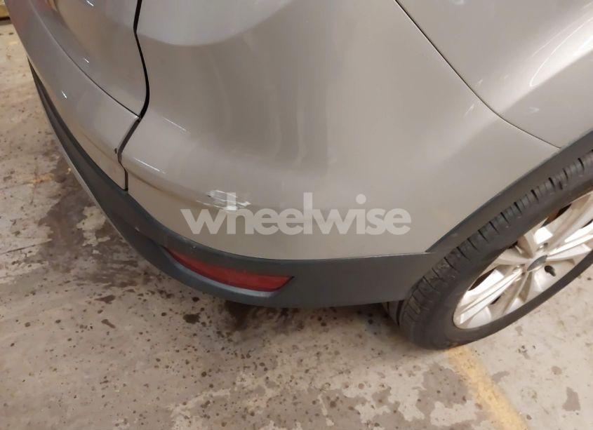 Photo 6 of 2018 Ford Escape SE (VIN 1FMCU9GD1JUA45968)