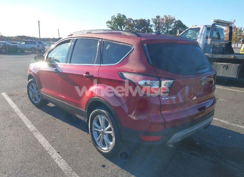 Photo 3 of 2018 Ford Escape SE (VIN 1FMCU9GD1JUA49650)