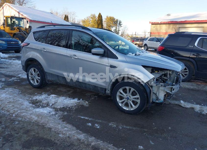 2018 Ford Escape SE (VIN 1FMCU9GD1JUA68294) main photo