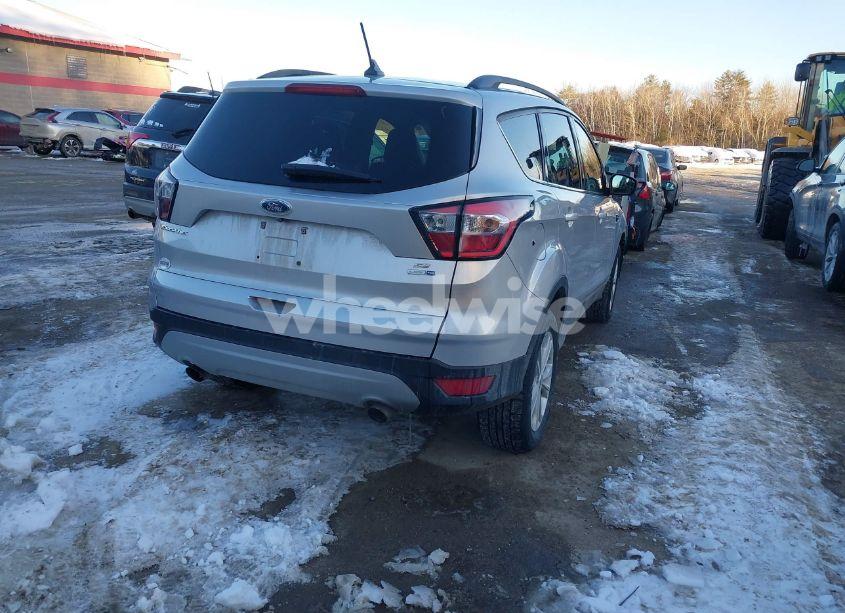 Photo 4 of 2018 Ford Escape SE (VIN 1FMCU9GD1JUA68294)