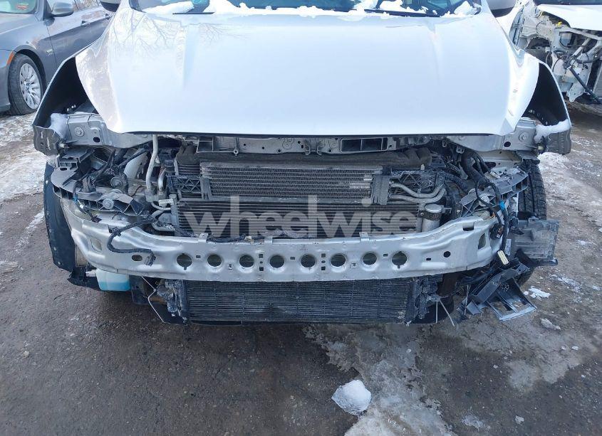 Photo 6 of 2018 Ford Escape SE (VIN 1FMCU9GD1JUA68294)