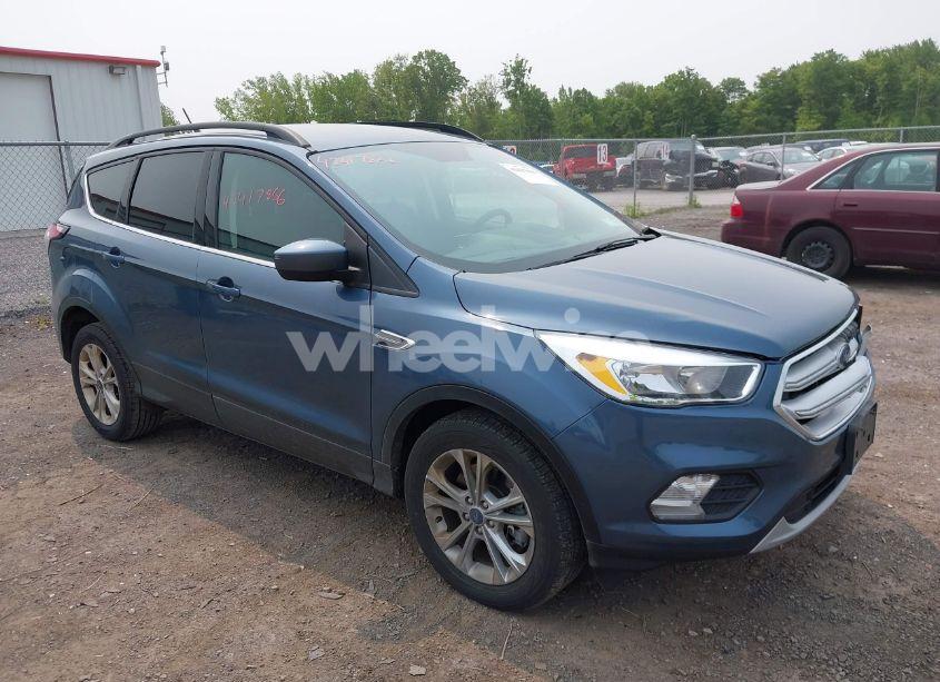 2018 Ford Escape SE (VIN 1FMCU9GD1JUA77819) main photo