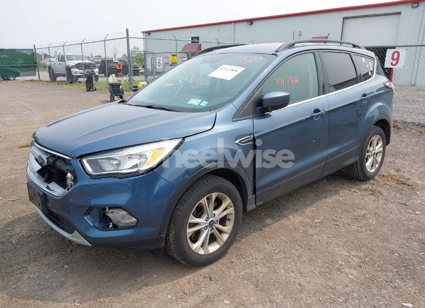 Photo 2 of 2018 Ford Escape SE (VIN 1FMCU9GD1JUA77819)