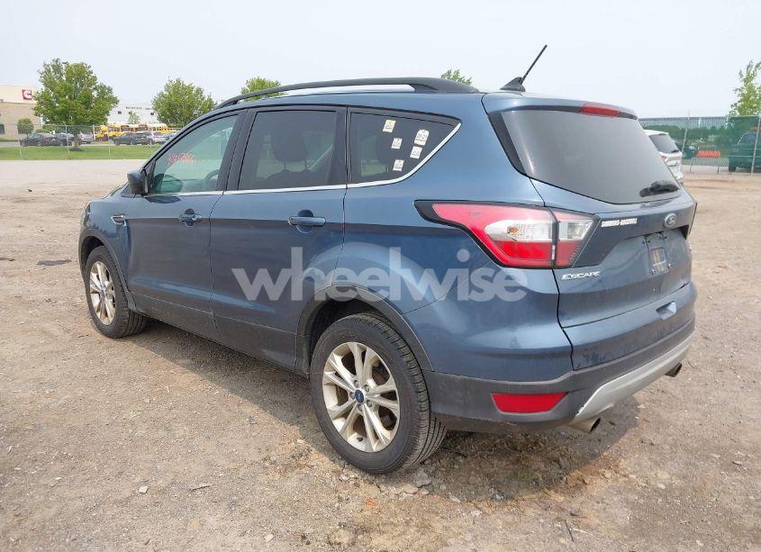 Photo 3 of 2018 Ford Escape SE (VIN 1FMCU9GD1JUA77819)