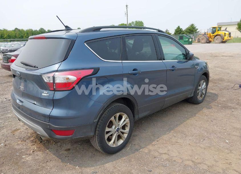 Photo 4 of 2018 Ford Escape SE (VIN 1FMCU9GD1JUA77819)