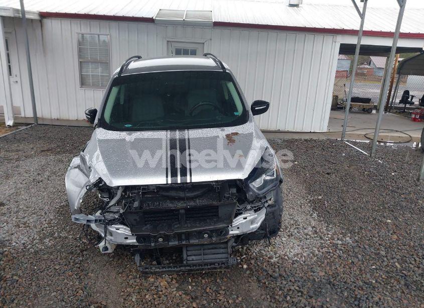 Photo 13 of 2018 Ford Escape SE (VIN 1FMCU9GD1JUB35184)