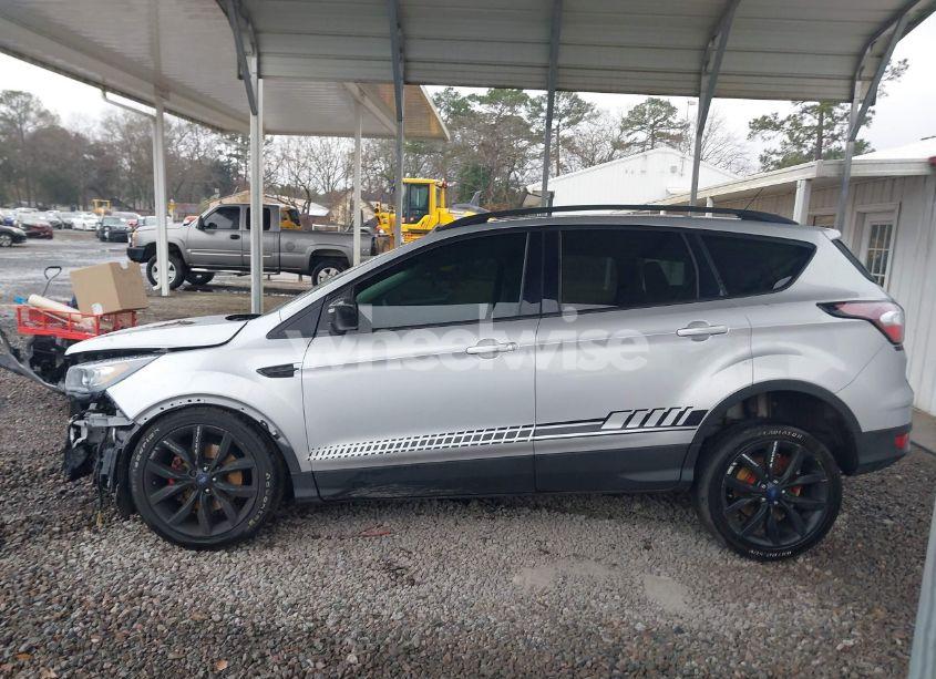 Photo 15 of 2018 Ford Escape SE (VIN 1FMCU9GD1JUB35184)