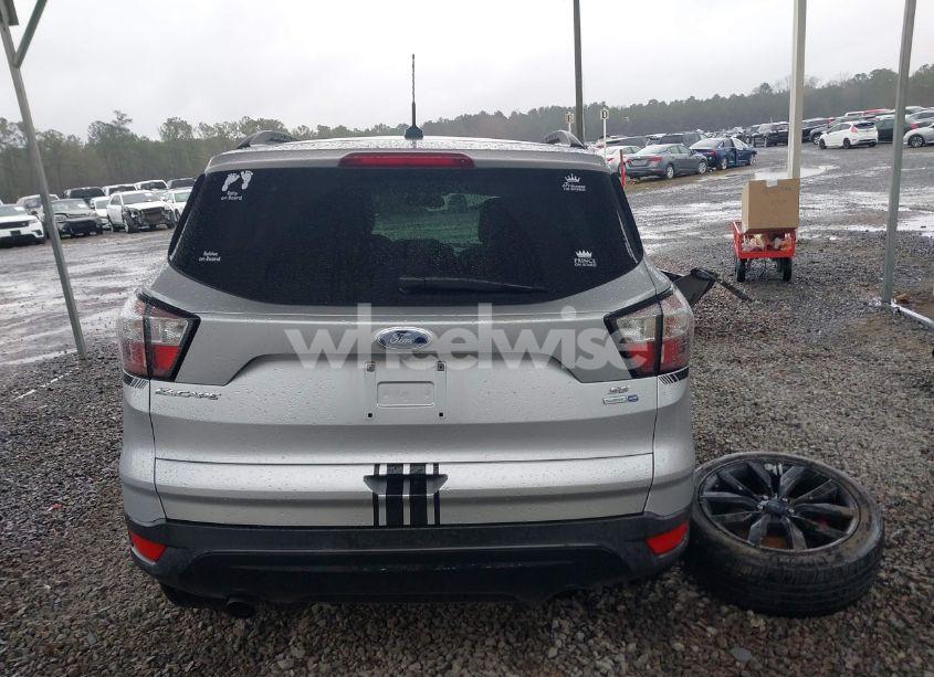 Photo 17 of 2018 Ford Escape SE (VIN 1FMCU9GD1JUB35184)