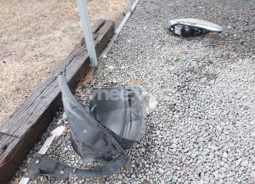 Photo 18 of 2018 Ford Escape SE (VIN 1FMCU9GD1JUB35184)