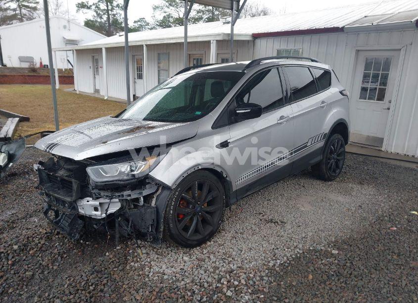 Photo 2 of 2018 Ford Escape SE (VIN 1FMCU9GD1JUB35184)