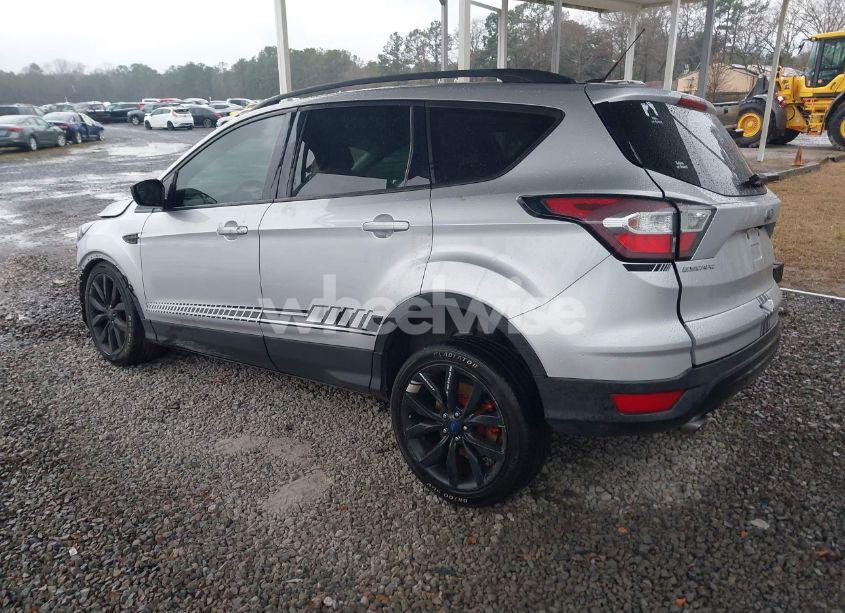 Photo 3 of 2018 Ford Escape SE (VIN 1FMCU9GD1JUB35184)