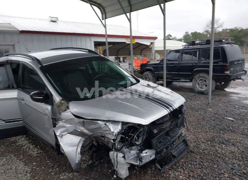 Photo 6 of 2018 Ford Escape SE (VIN 1FMCU9GD1JUB35184)