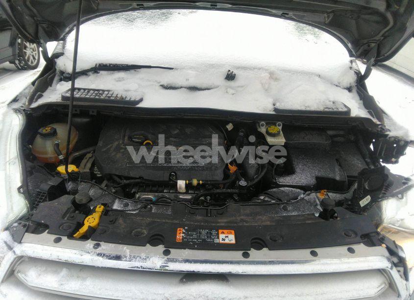 Photo 10 of 2018 Ford Escape SE (VIN 1FMCU9GD1JUB52325)