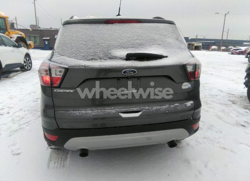 Photo 16 of 2018 Ford Escape SE (VIN 1FMCU9GD1JUB52325)