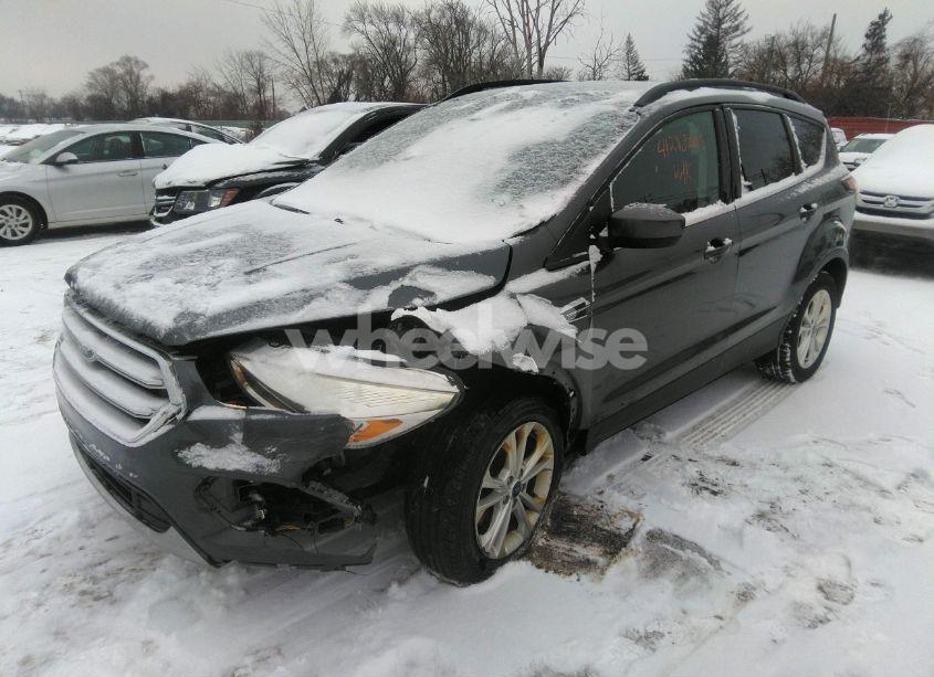Photo 2 of 2018 Ford Escape SE (VIN 1FMCU9GD1JUB52325)