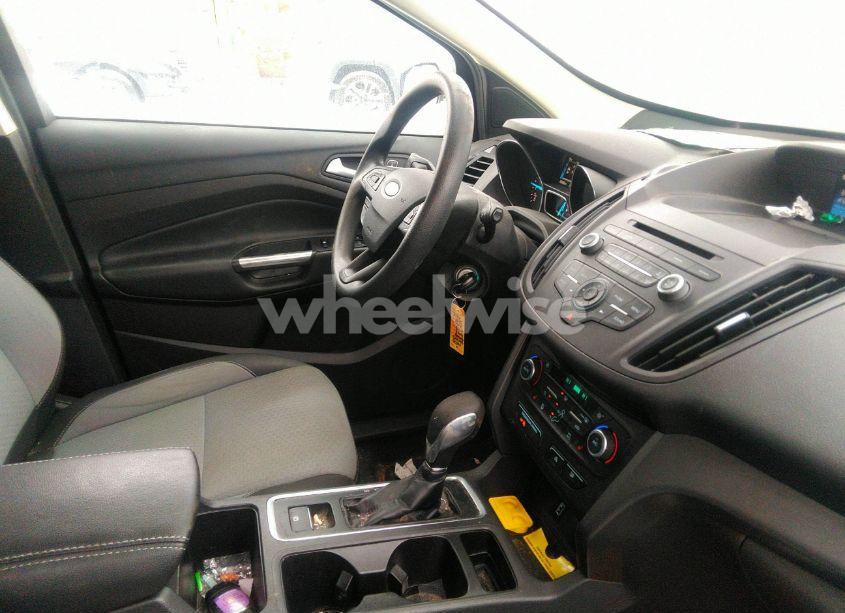 Photo 5 of 2018 Ford Escape SE (VIN 1FMCU9GD1JUB52325)