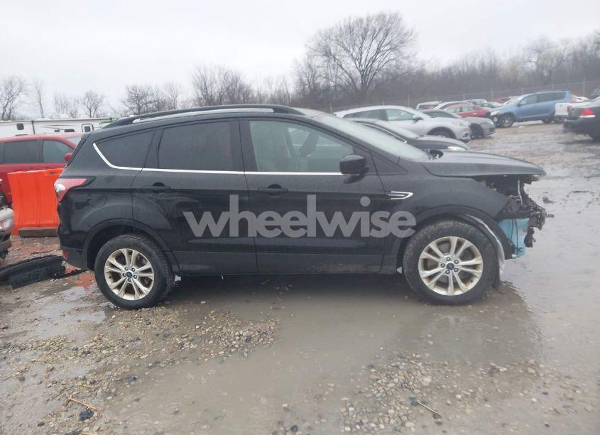Photo 14 of 2018 Ford Escape SE (VIN 1FMCU9GD1JUB73627)