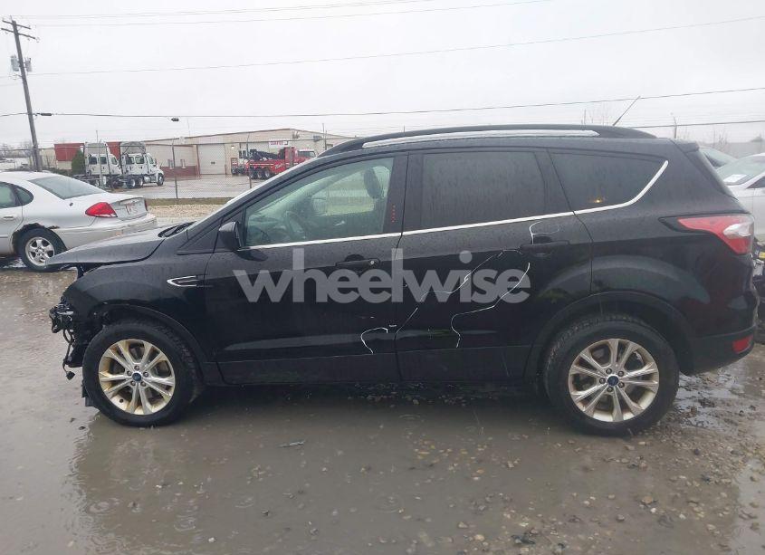 Photo 15 of 2018 Ford Escape SE (VIN 1FMCU9GD1JUB73627)