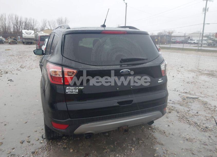 Photo 17 of 2018 Ford Escape SE (VIN 1FMCU9GD1JUB73627)