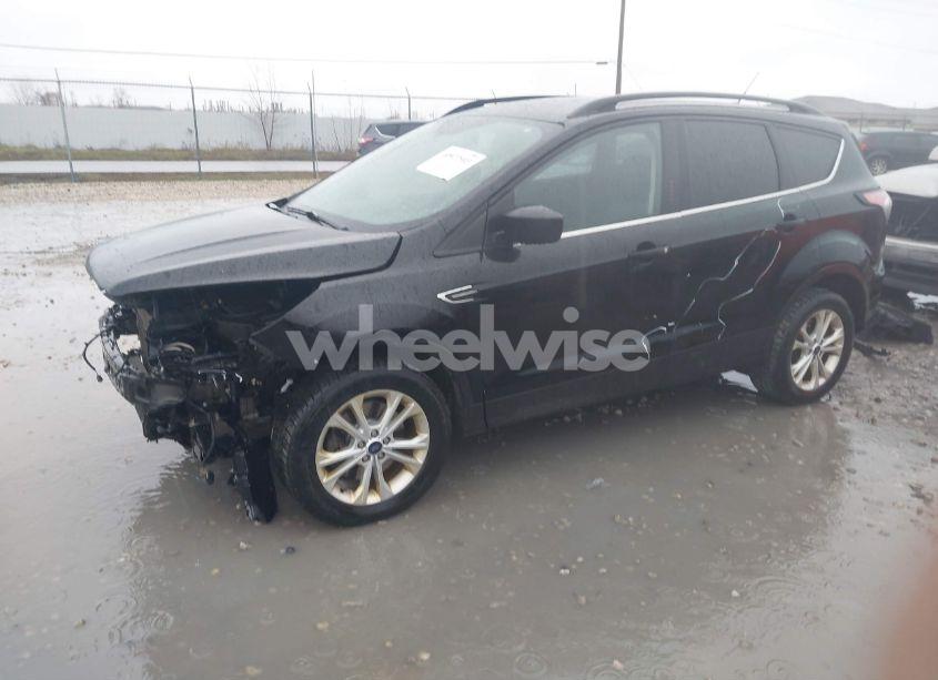 Photo 2 of 2018 Ford Escape SE (VIN 1FMCU9GD1JUB73627)