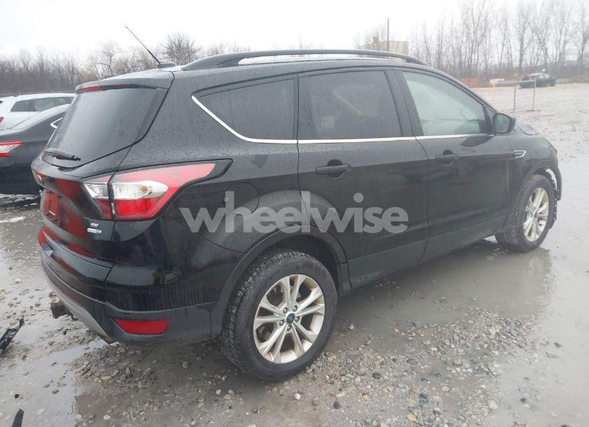 Photo 4 of 2018 Ford Escape SE (VIN 1FMCU9GD1JUB73627)