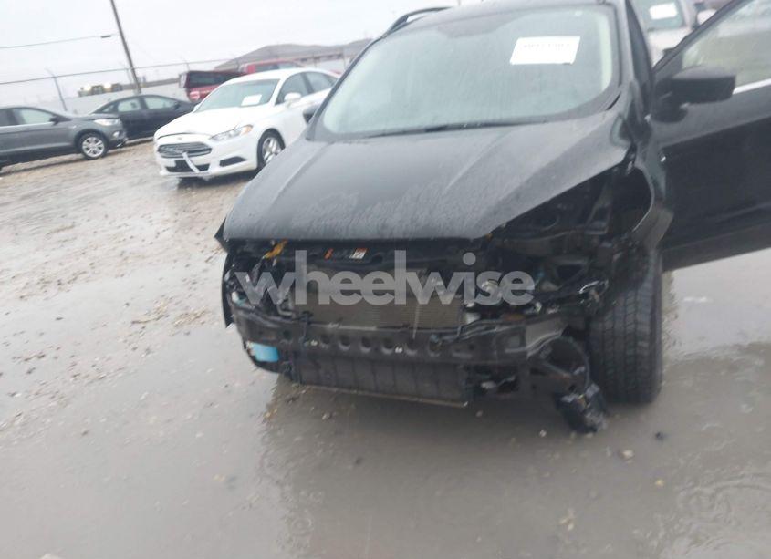 Photo 6 of 2018 Ford Escape SE (VIN 1FMCU9GD1JUB73627)