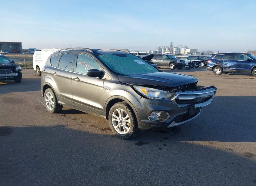 2018 Ford Escape SE (VIN 1FMCU9GD1JUB73823) main photo