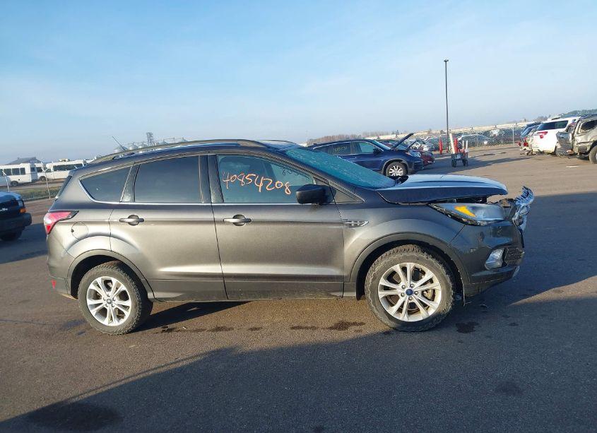 Photo 13 of 2018 Ford Escape SE (VIN 1FMCU9GD1JUB73823)
