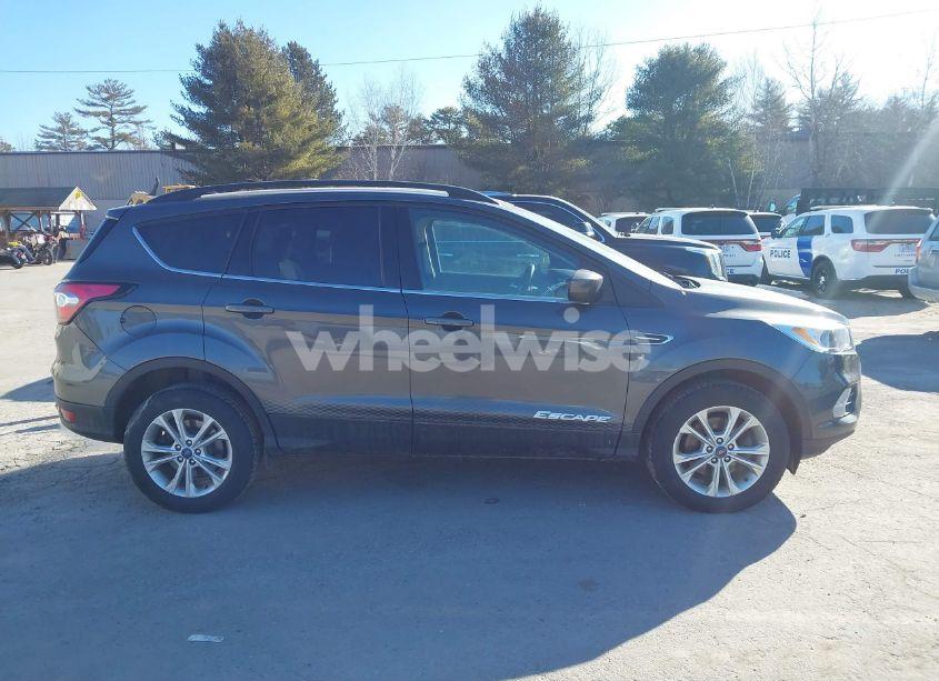 Photo 13 of 2018 Ford Escape SE (VIN 1FMCU9GD1JUC37035)