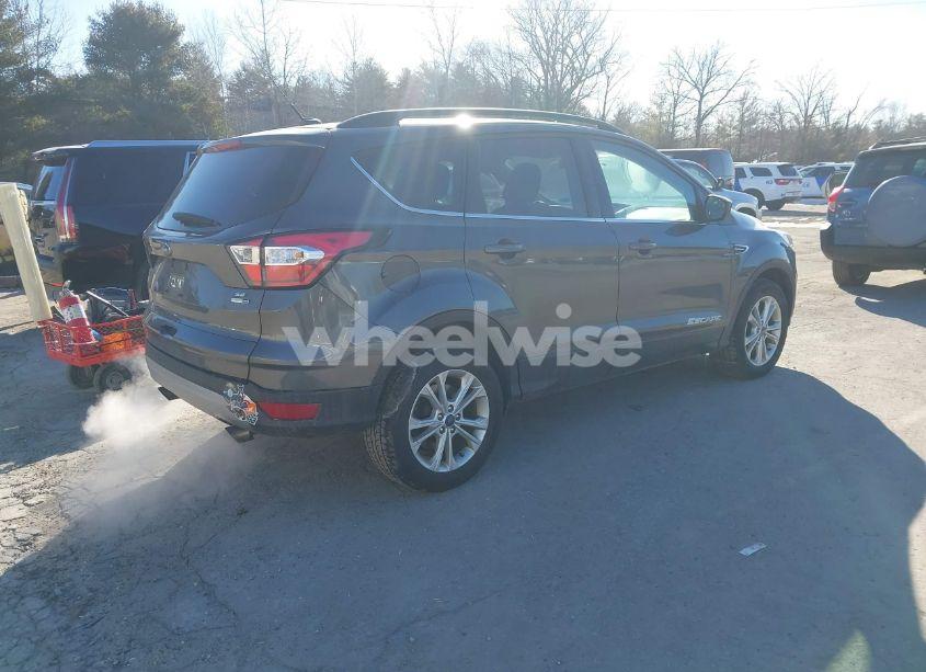 Photo 4 of 2018 Ford Escape SE (VIN 1FMCU9GD1JUC37035)