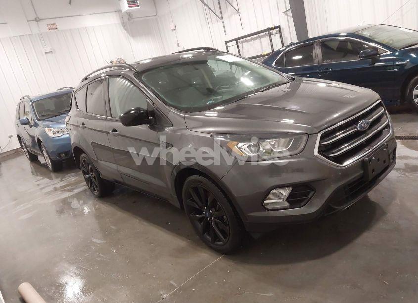 2018 Ford Escape SE (VIN 1FMCU9GD1JUD18830) main photo
