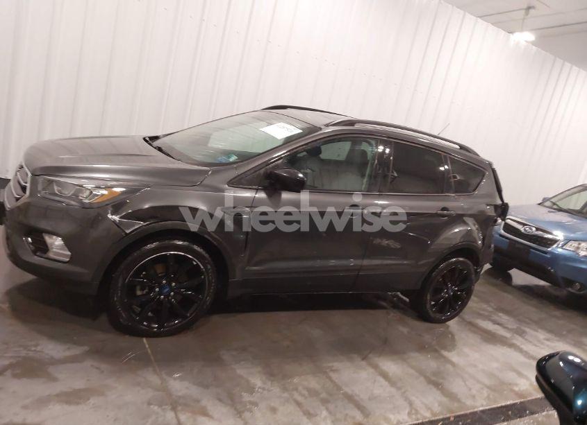 Photo 14 of 2018 Ford Escape SE (VIN 1FMCU9GD1JUD18830)
