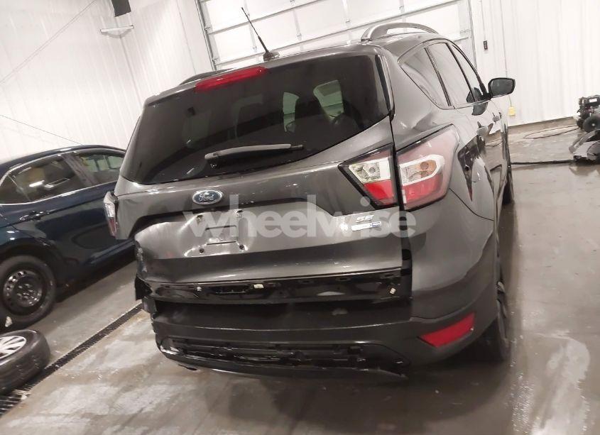 Photo 16 of 2018 Ford Escape SE (VIN 1FMCU9GD1JUD18830)