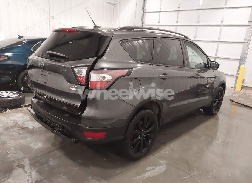 Photo 4 of 2018 Ford Escape SE (VIN 1FMCU9GD1JUD18830)