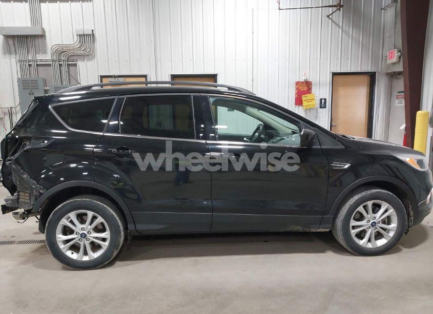 Photo 14 of 2018 Ford Escape SE (VIN 1FMCU9GD1JUD21727)