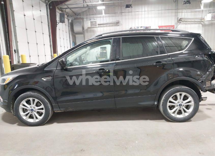 Photo 15 of 2018 Ford Escape SE (VIN 1FMCU9GD1JUD21727)